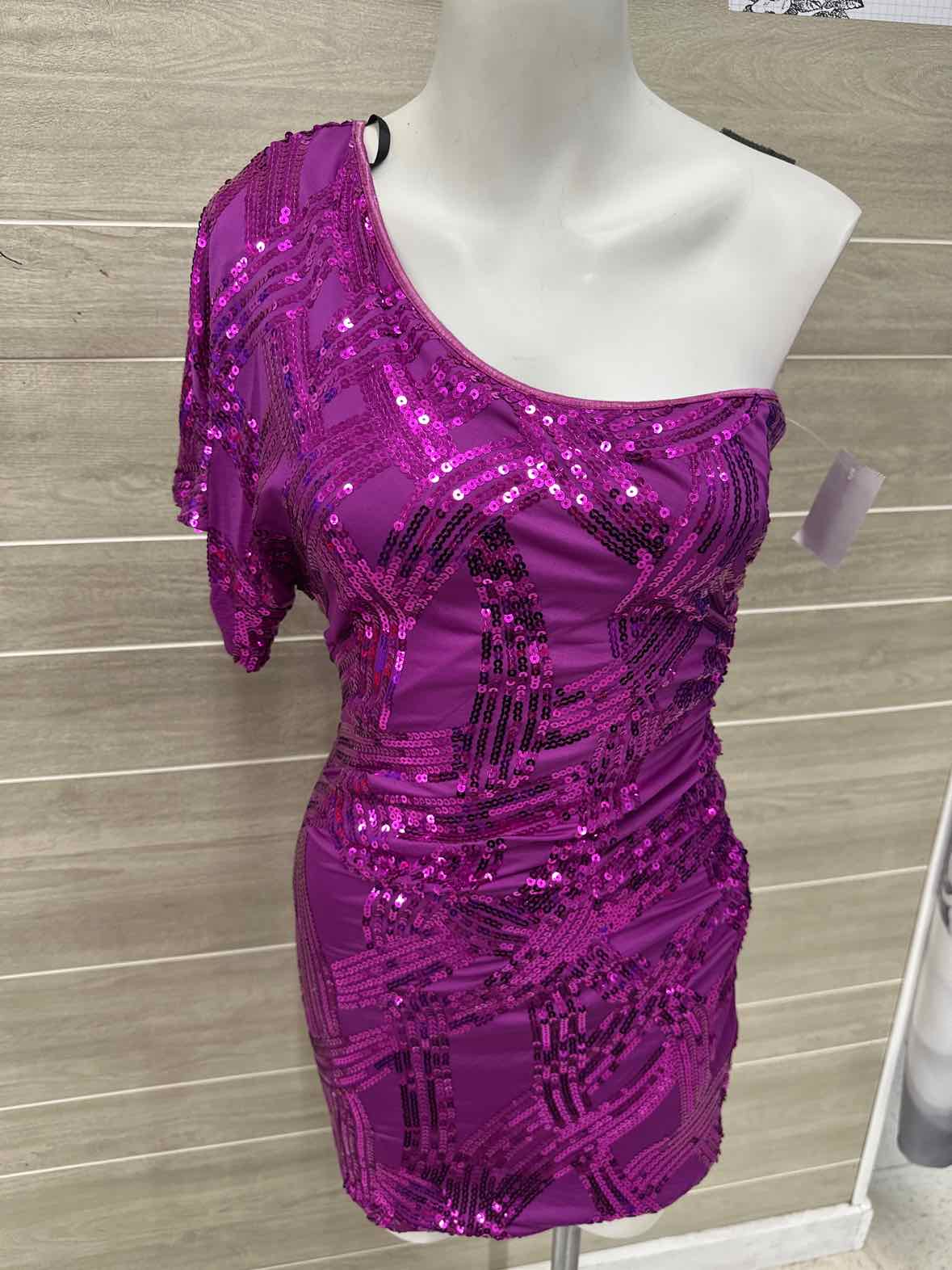 DEB Size 4 Purple Womens Dress