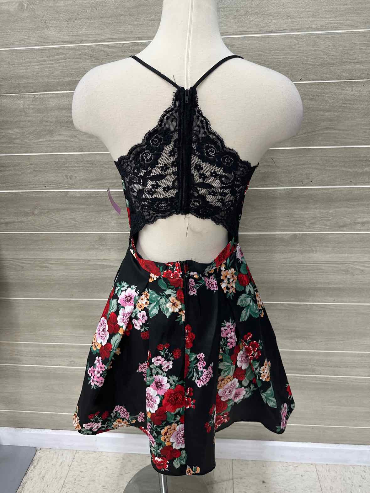 B. Smart Black Junior Size 9 Dress