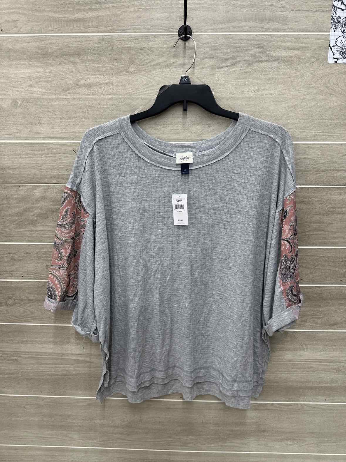 Daytrip Size XL Gray Womens Shirt