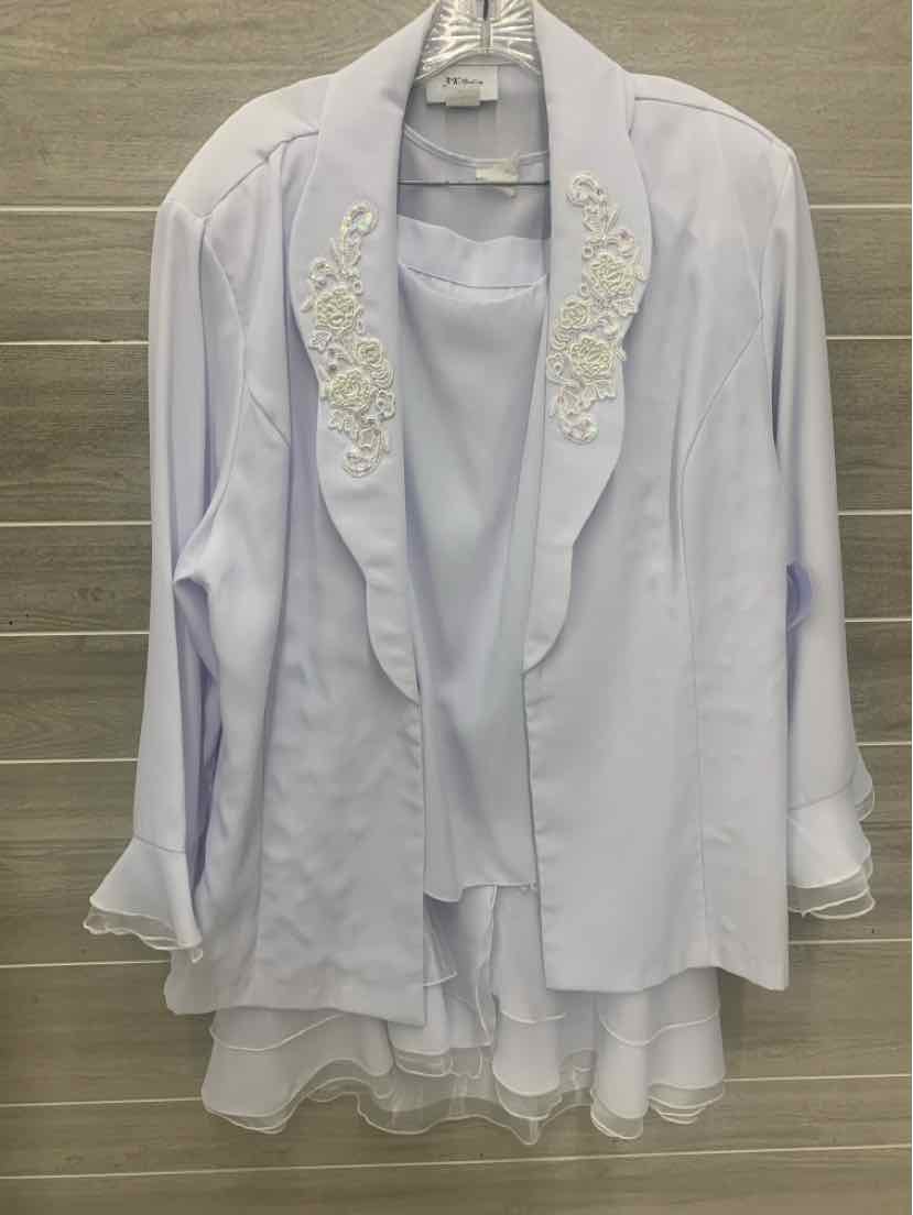 White Womens Size 2X Skirt Set