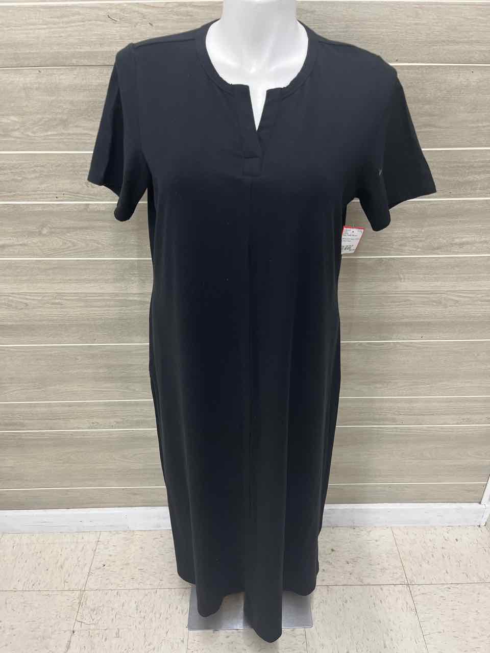 D & Co Size 16/18 P Black Petite Dress