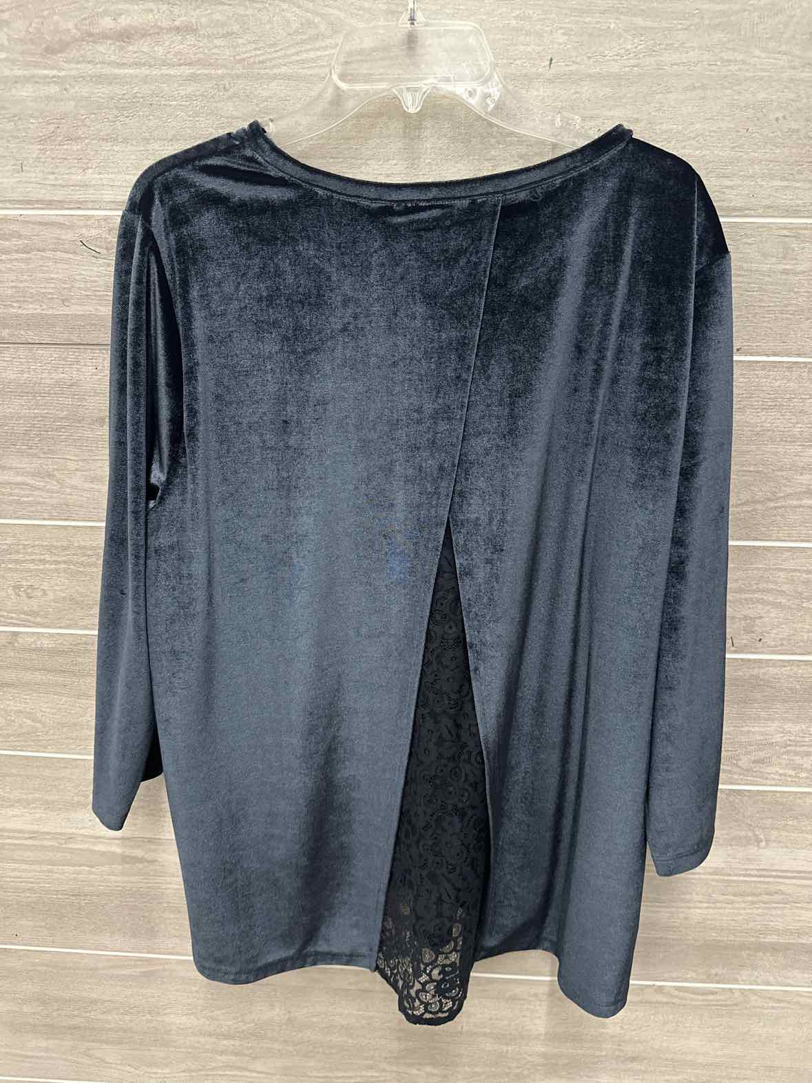 VanHeusen Size XL Black Womens Shirt