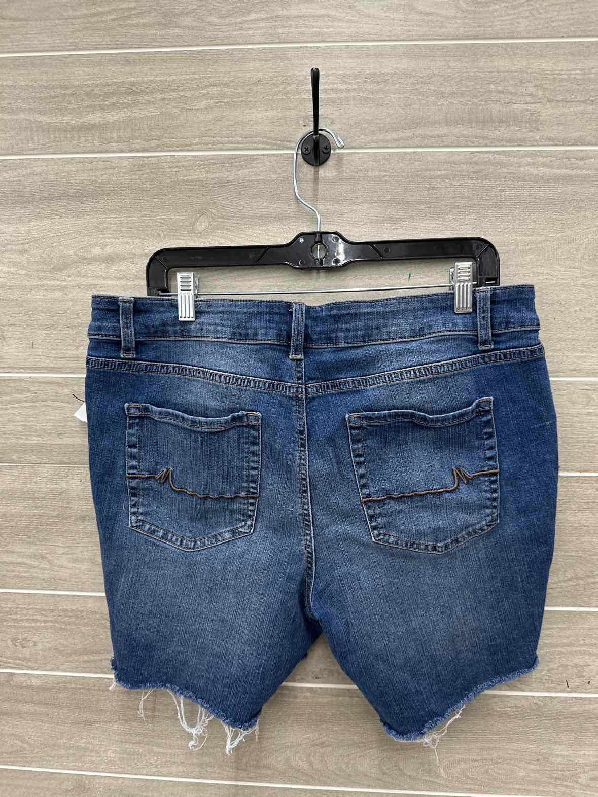Maurices Size 16 Blue Womens Shorts