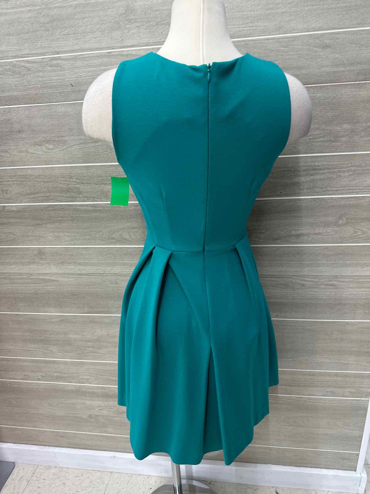J Lopez Green Womens Size 6 Dress