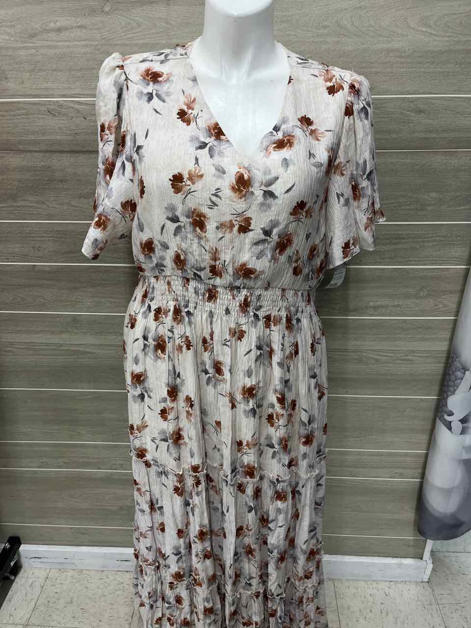 Size 18/20 Cream Plus Dress