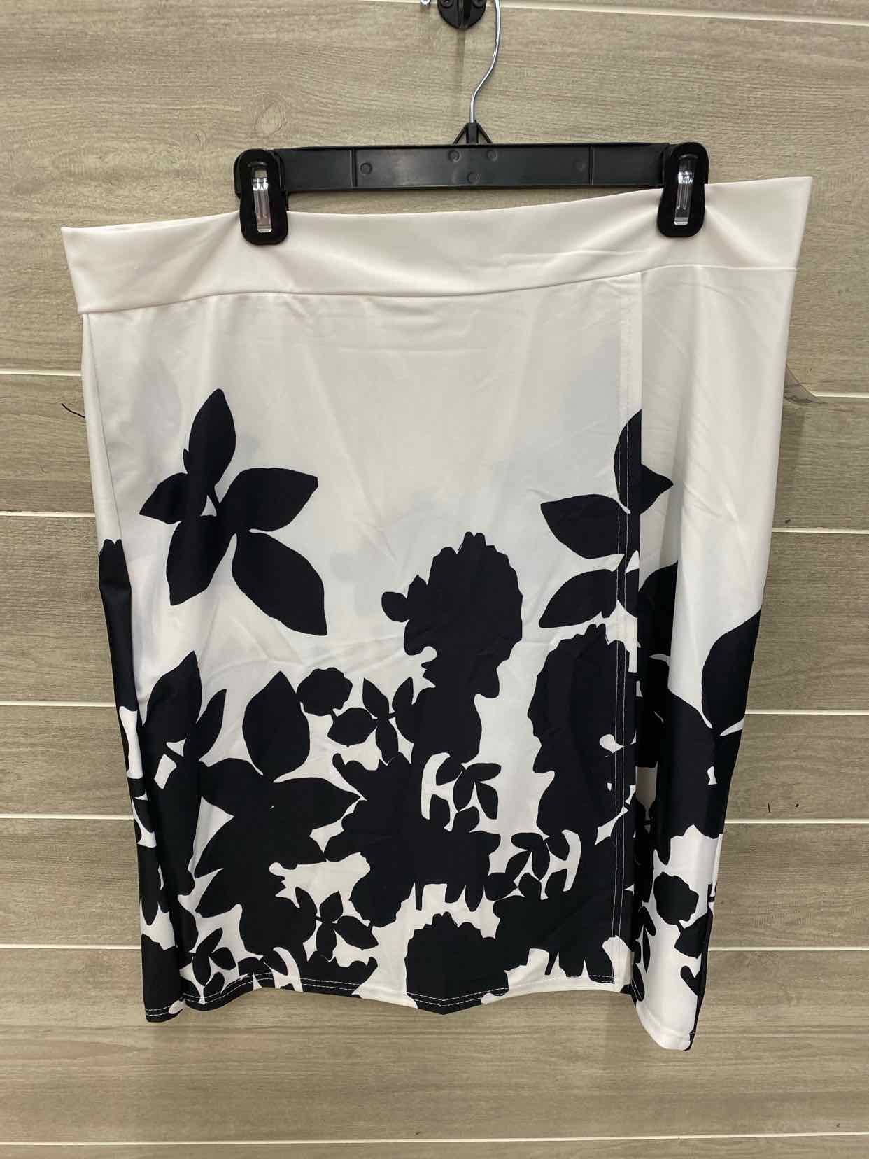 Lilly White Womens Size 1X Skirt