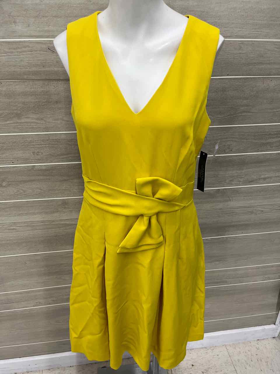 Tahari Size 8 Yellow Womens Dress