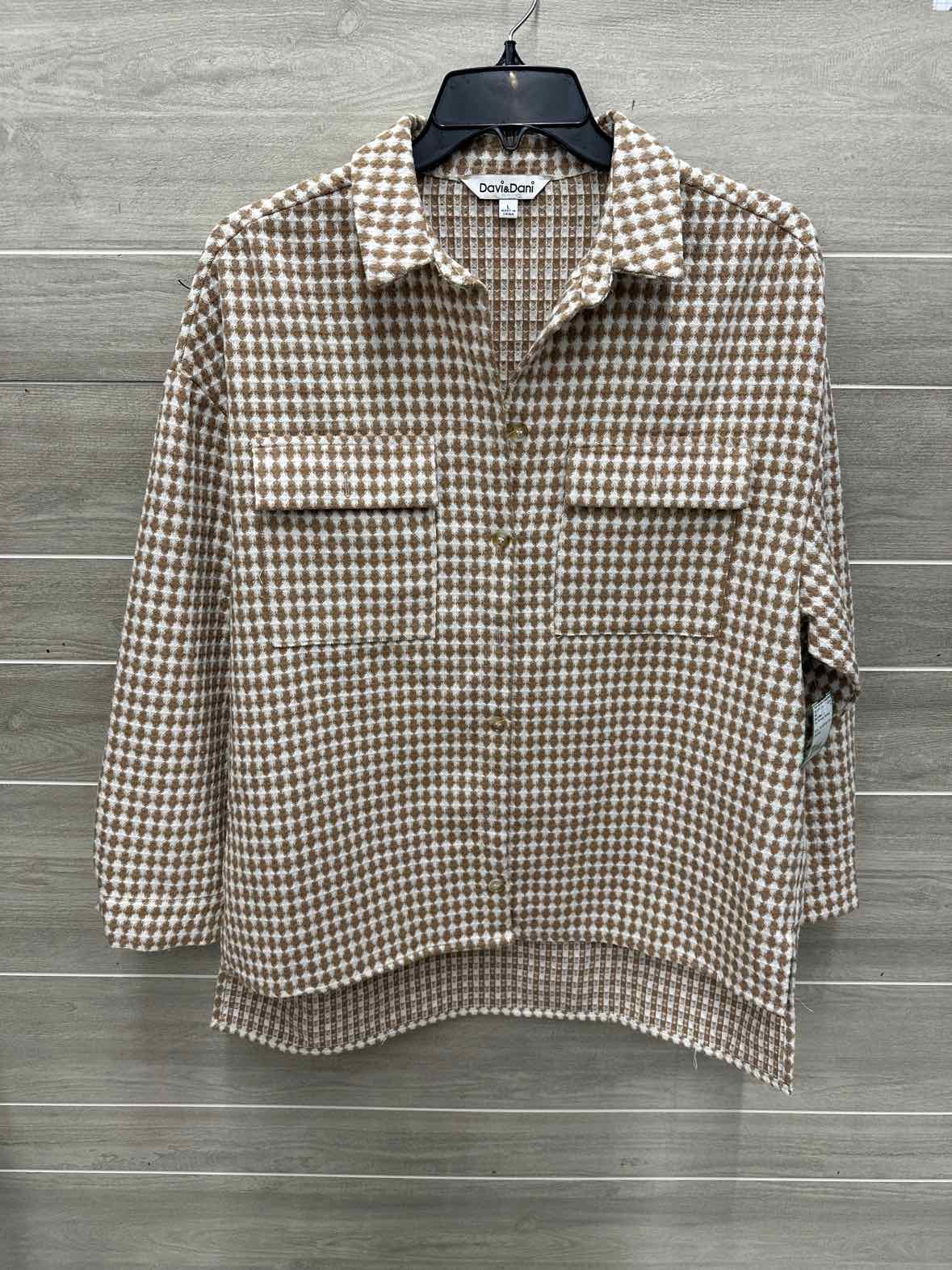 Davi & Dani Size L Tan Womens Shirt