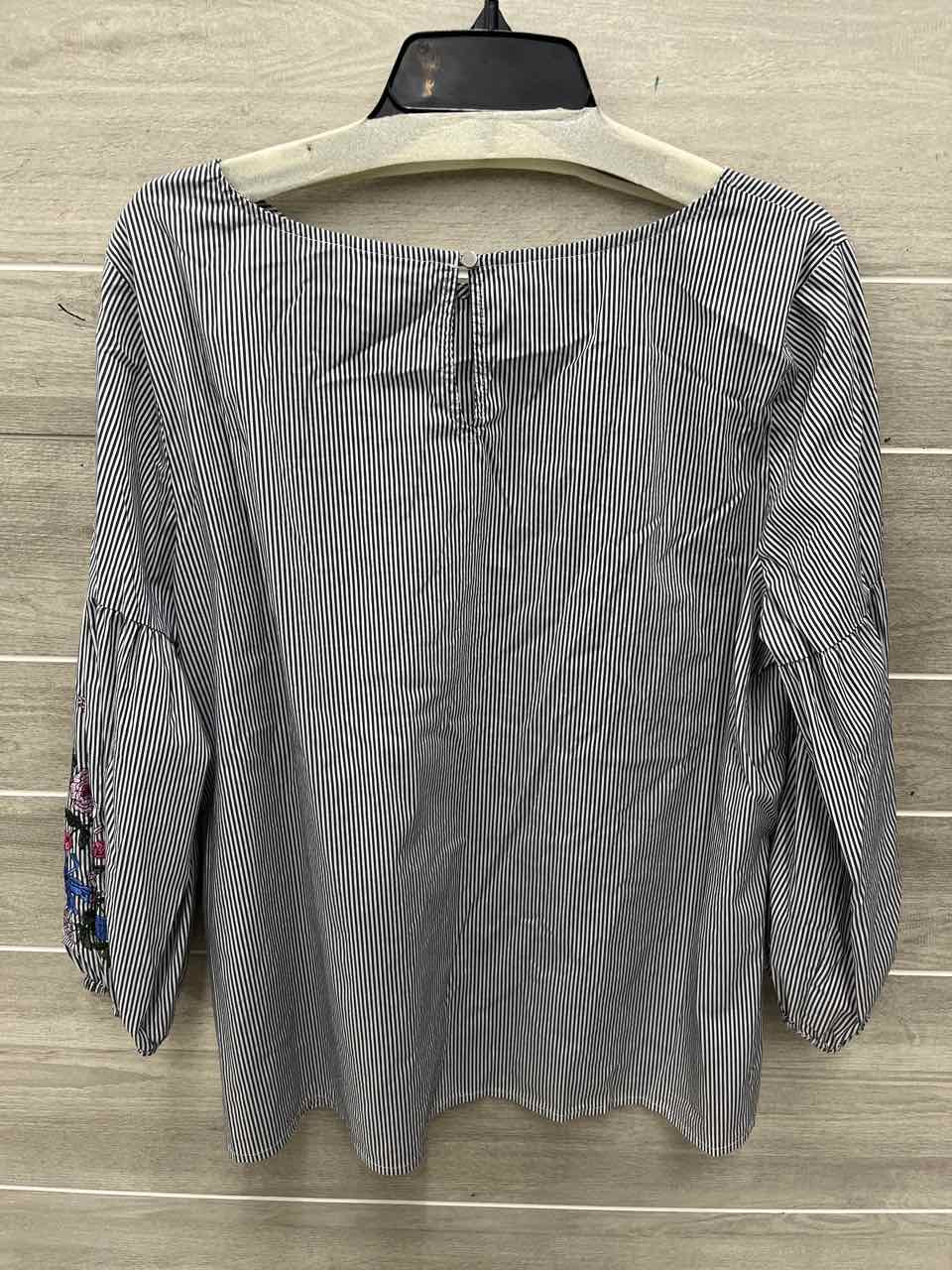 Liz Claiborne Size XL Gray Womens Shirt