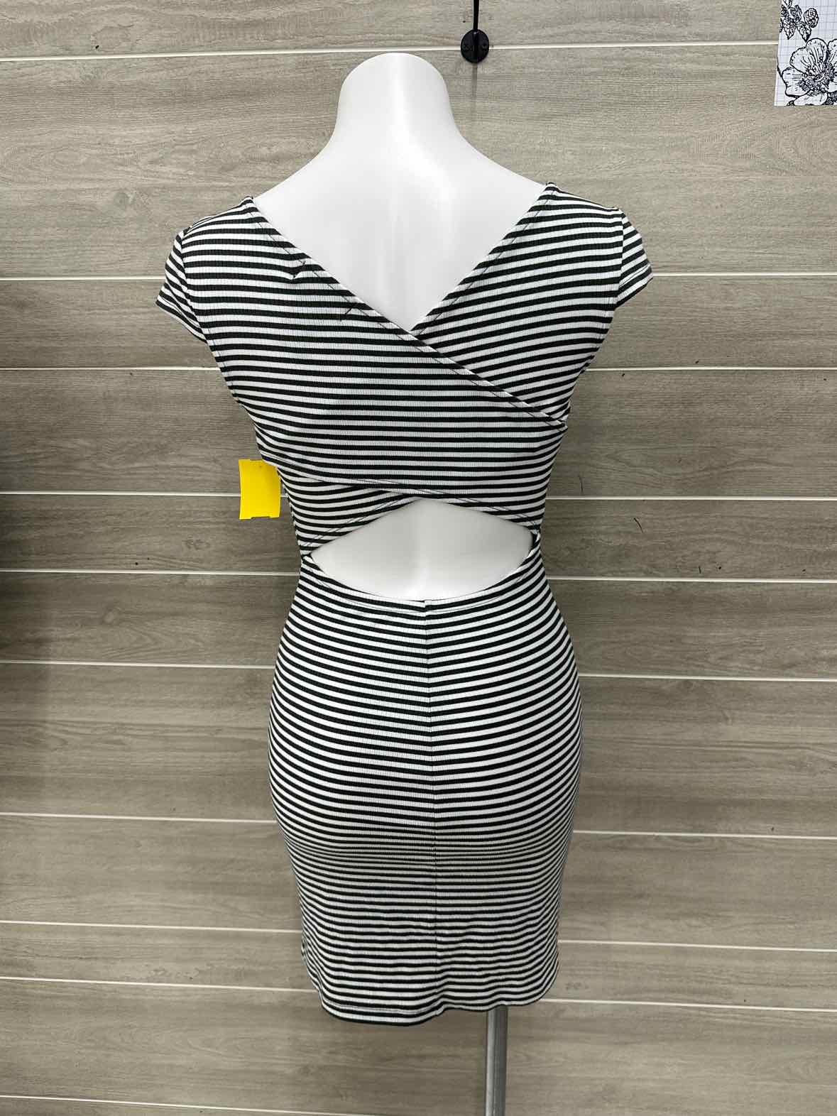 Teeze Me Olive Womens Size 4 Dress