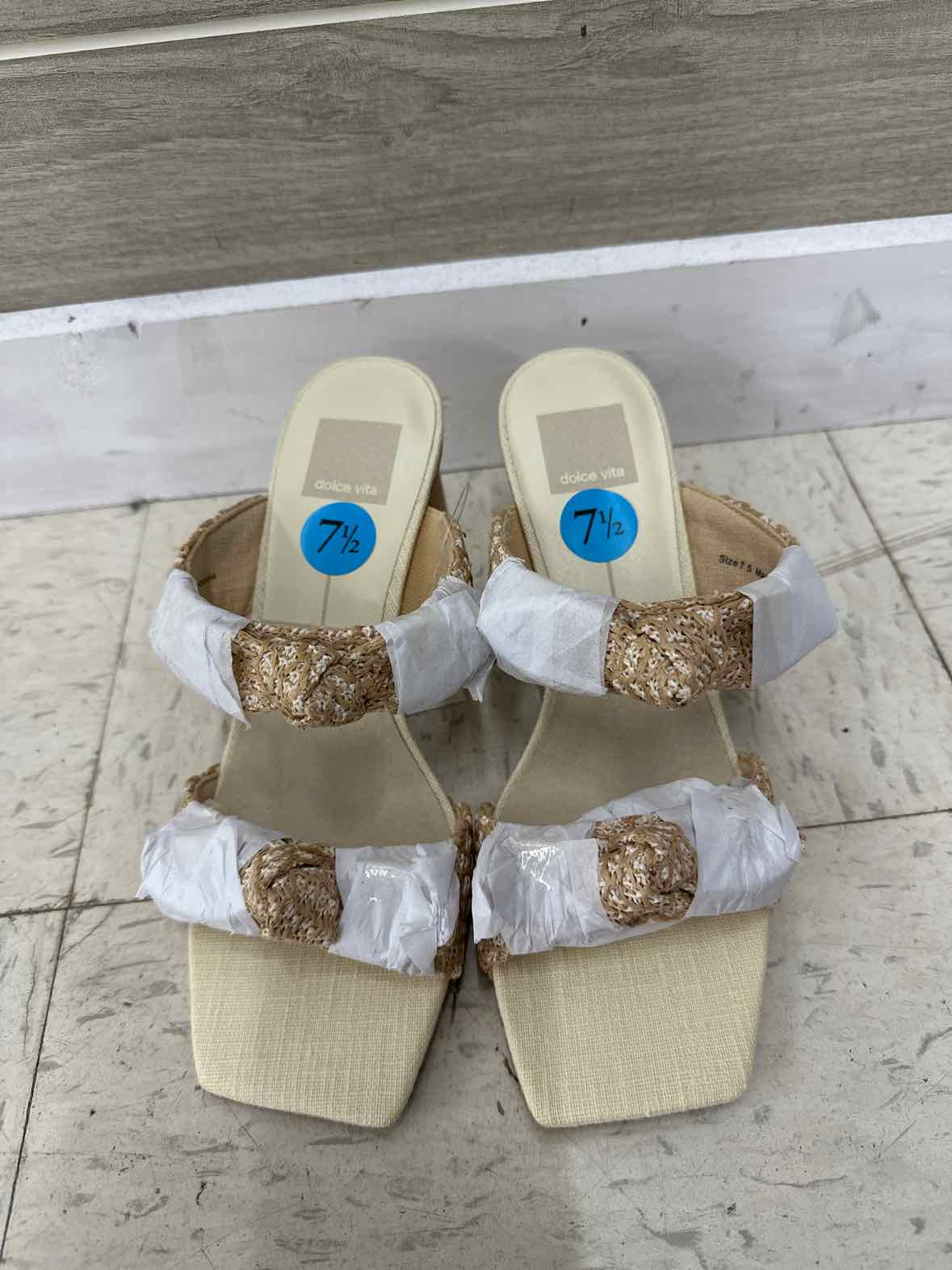 7.5 Dolce Vita Tan Womens Women Size 7.5 Sandals