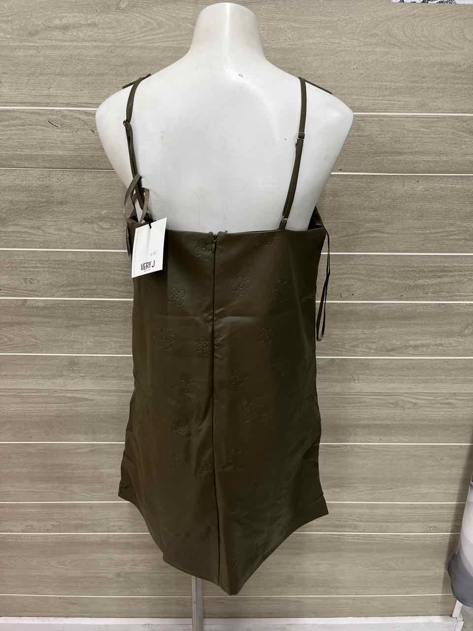 Very J Size 8/10 Olive Womens Dress