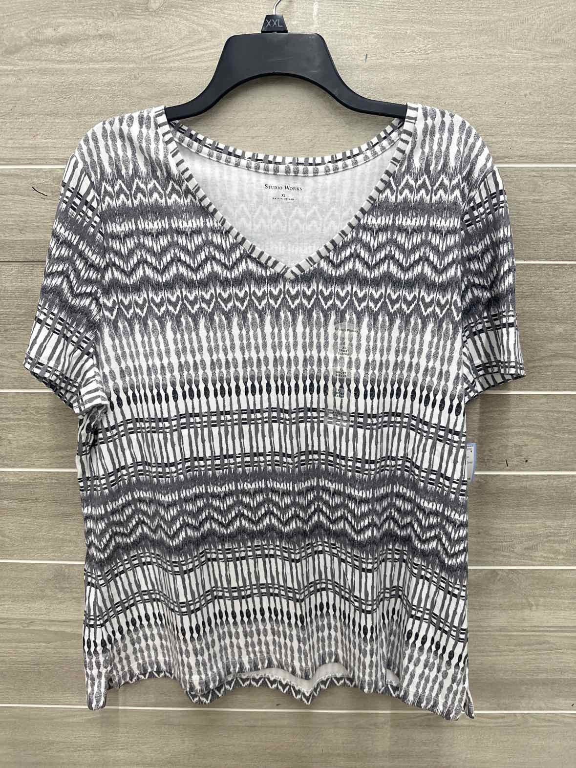 Studio Works Size XL Gray Womens Shirt