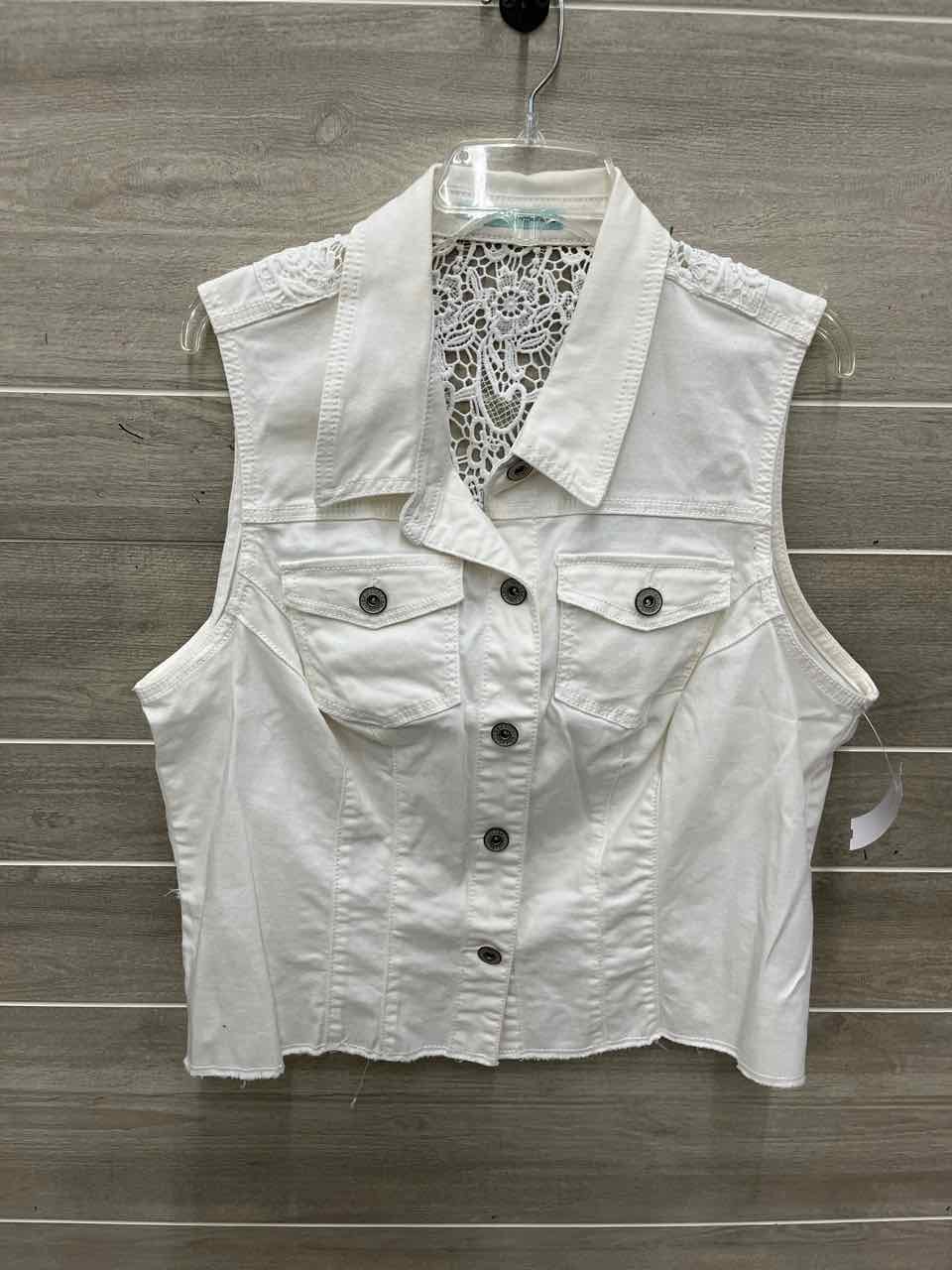 Maurices Size 16/18 White Womens Vest