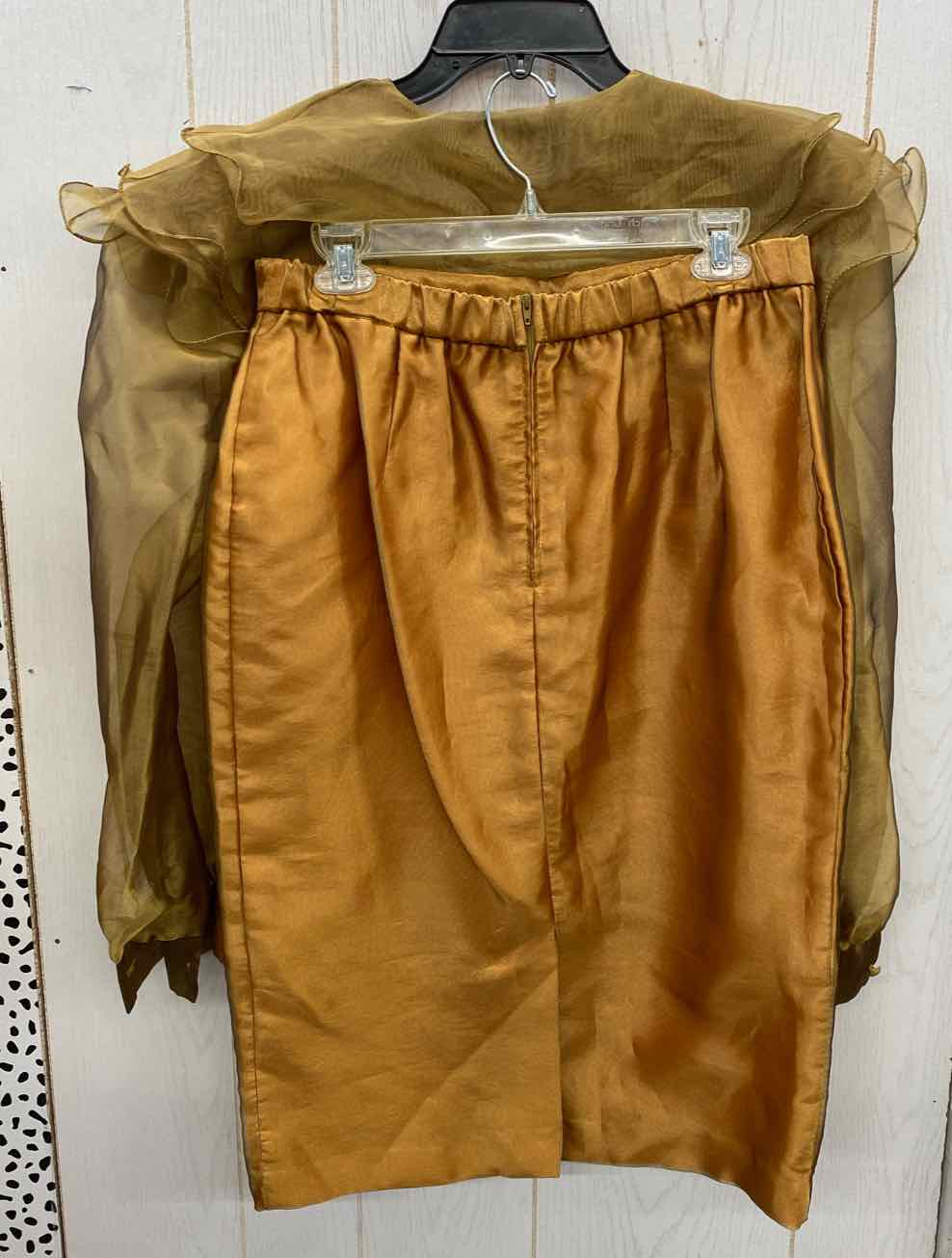 Green Womens Size 10/12 Skirt Set