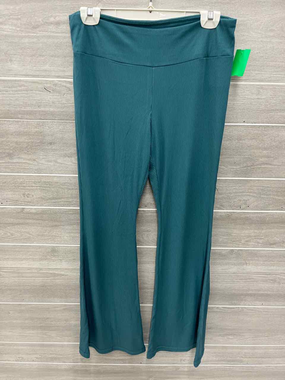 No Boundaries Size L Green Womens Pants