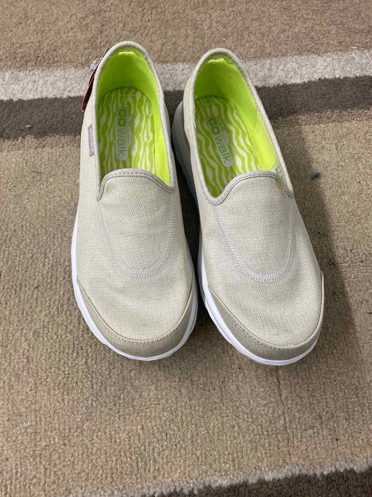 Skechers Tan Womens Size 7 Shoes/Footwear