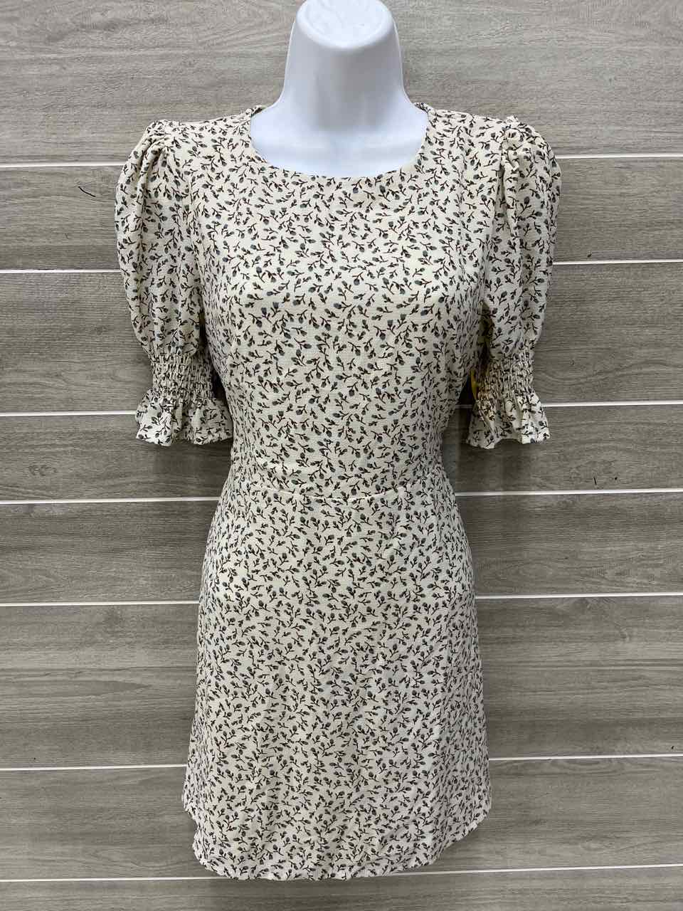 Forever 21 Cream Womens Size 6 Dress