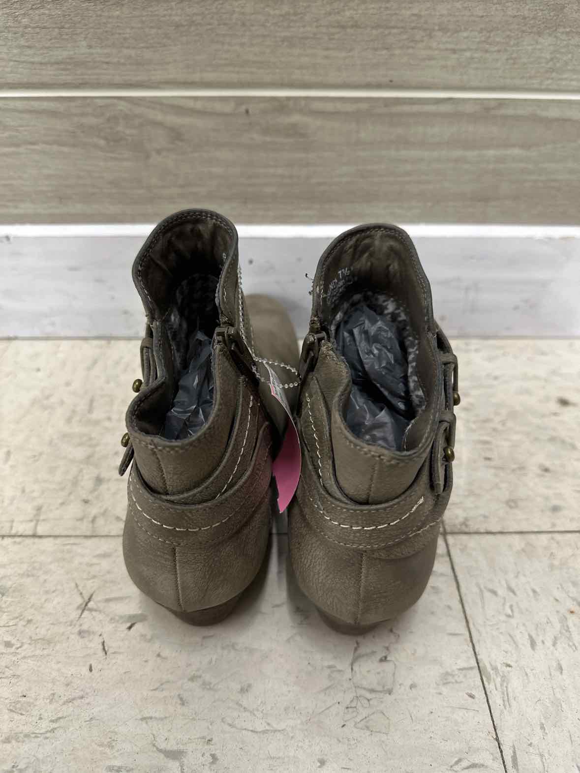 YUU US Shoe Size 7.5 Taupe Womens Boots