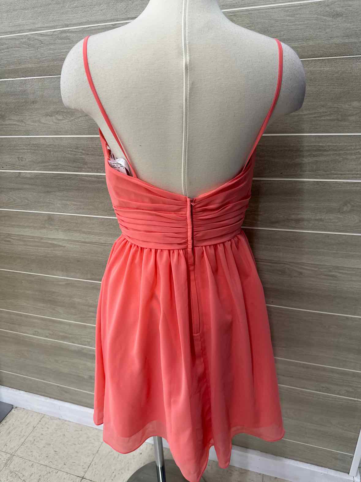 Coral Womens Size 8 Gown/Evening Wear