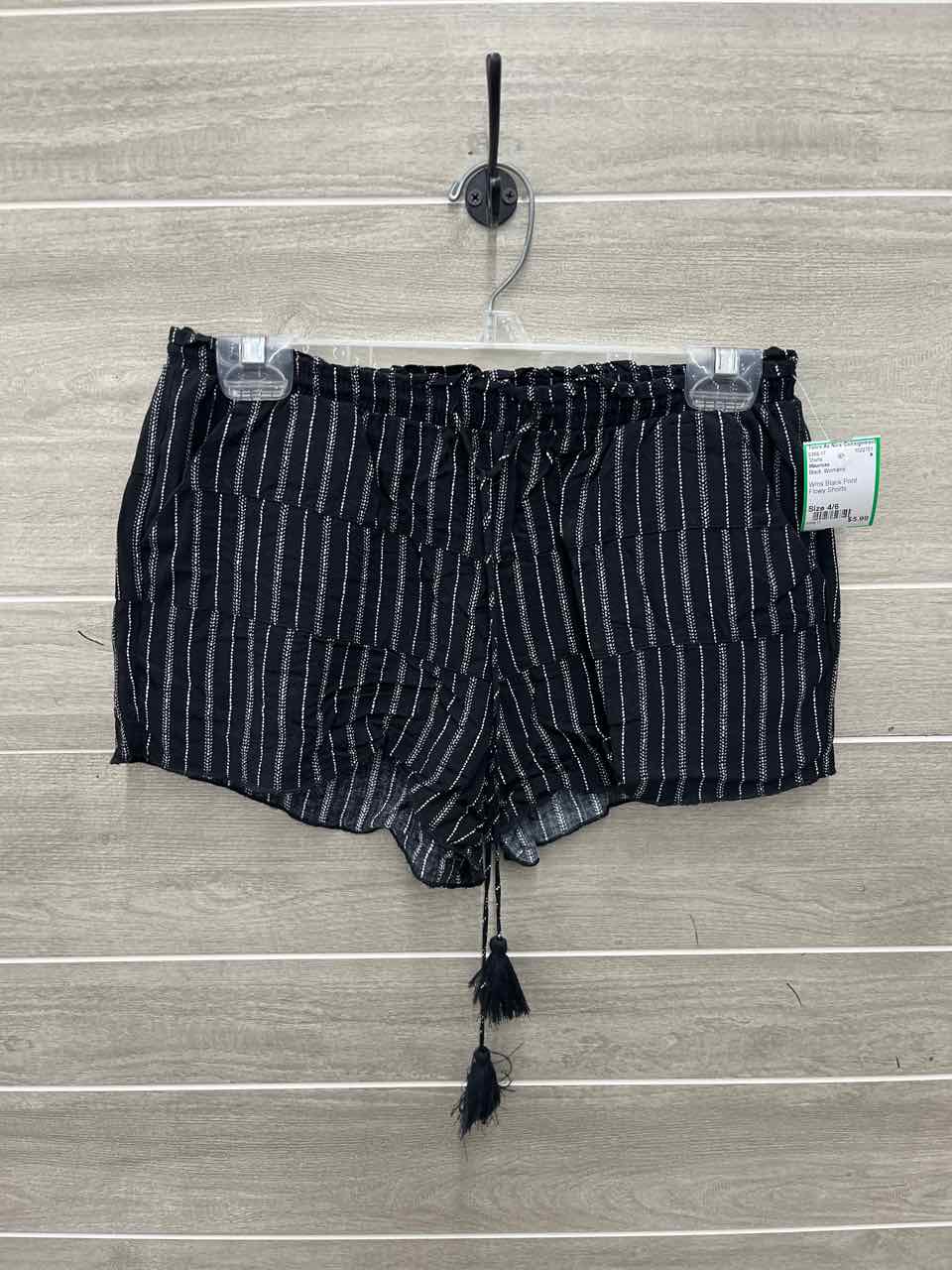 Maurices Size 4/6 Black Womens Shorts