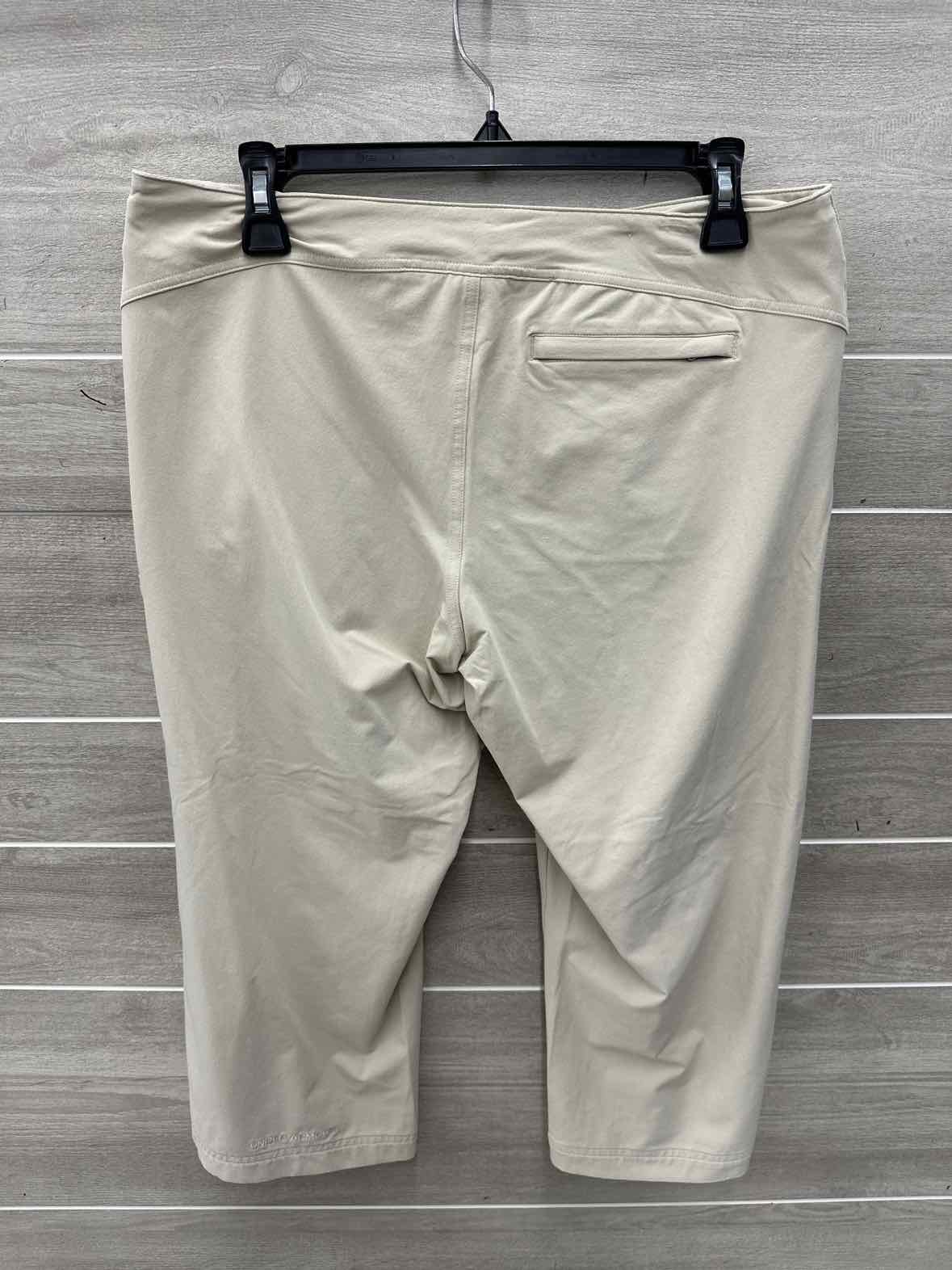 Under Armour Size M Tan Womens Pants