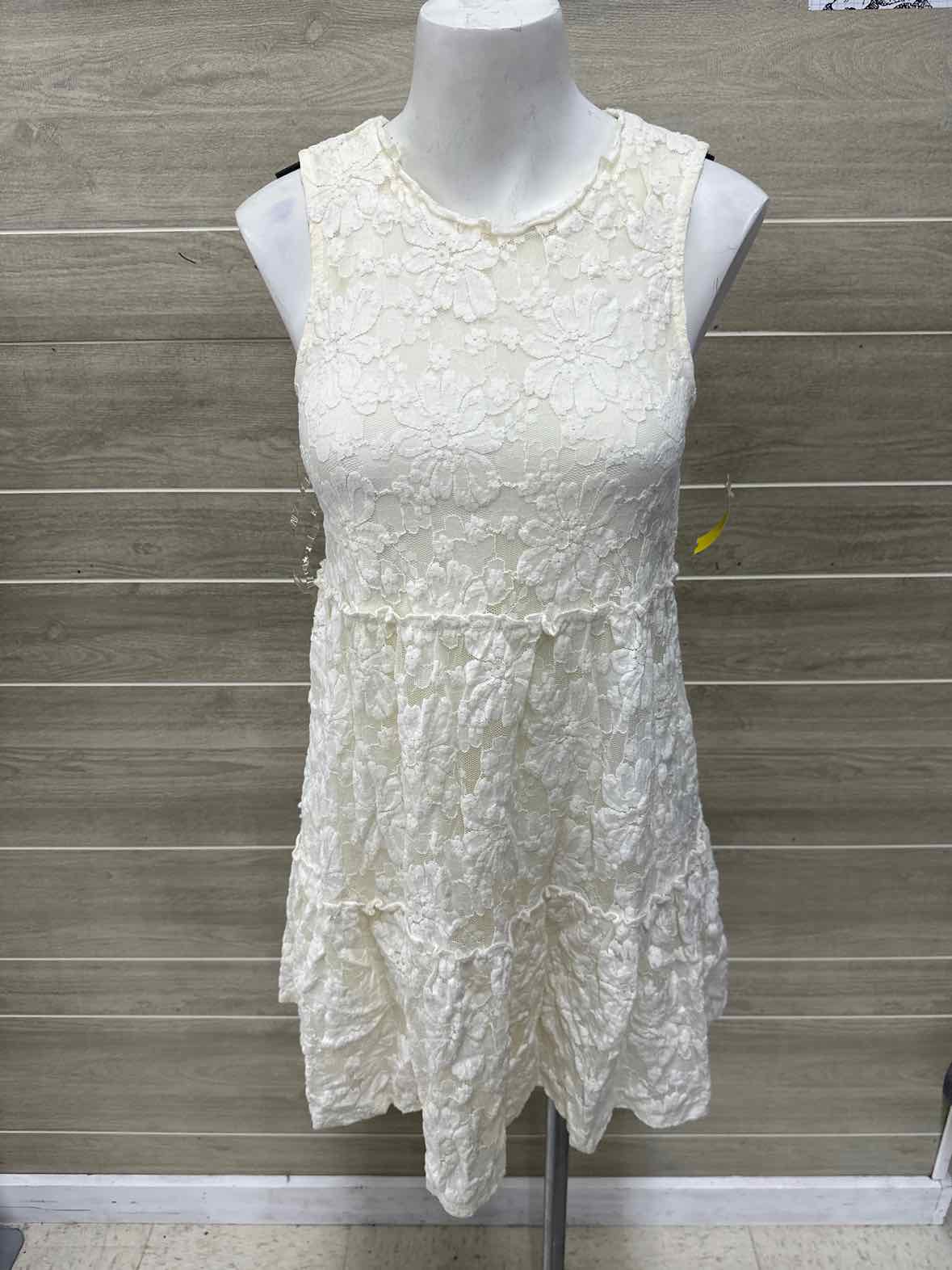 Speechless Size 4 Cream Womens Dress
