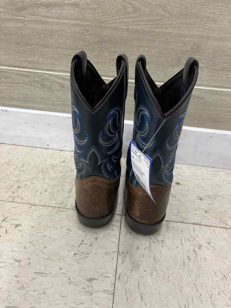 Boys Size 2 Shoes/Boots