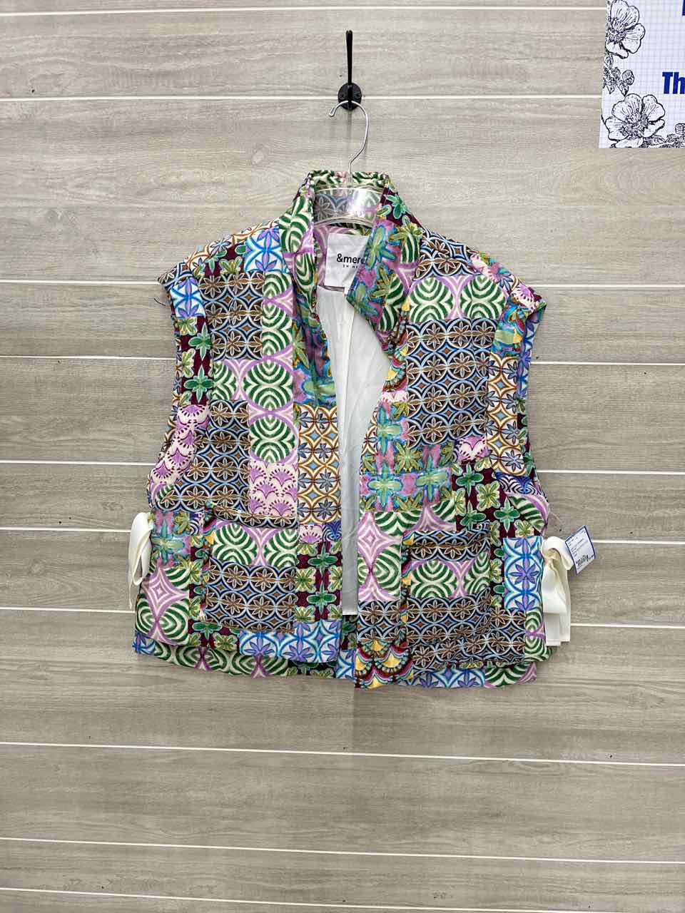 Size L/XL Multi-Color Womens Vest