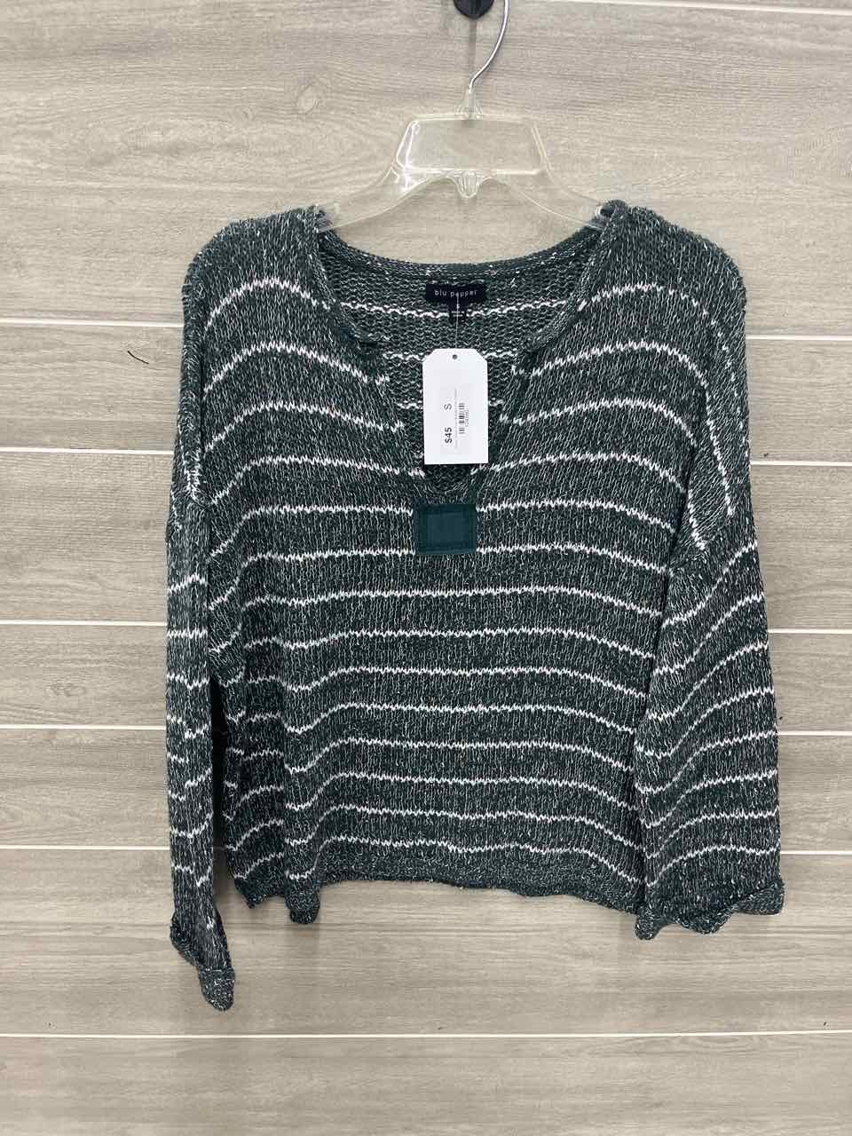 Blu Pepper Size S Green Womens Sweater