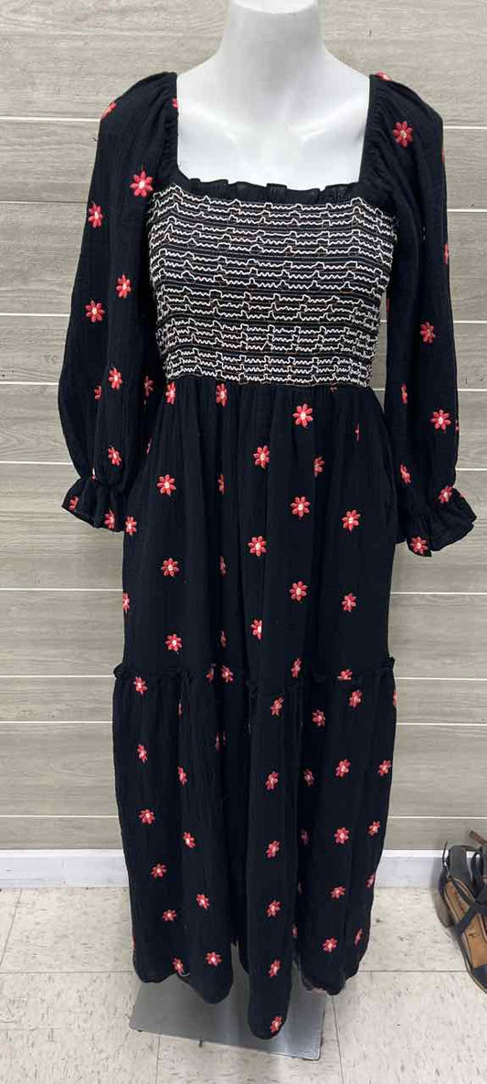 Size 6/8 Black Womens Dress