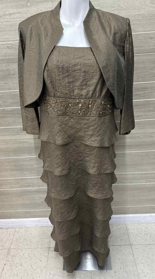 Size 20W Gold Plus Gown/Evening Wear