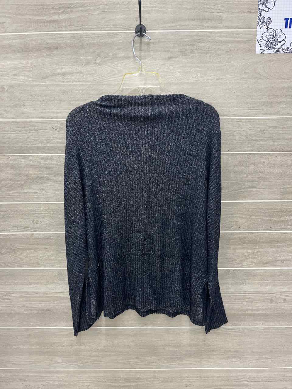 Maurices Size M Gray Womens Shirt