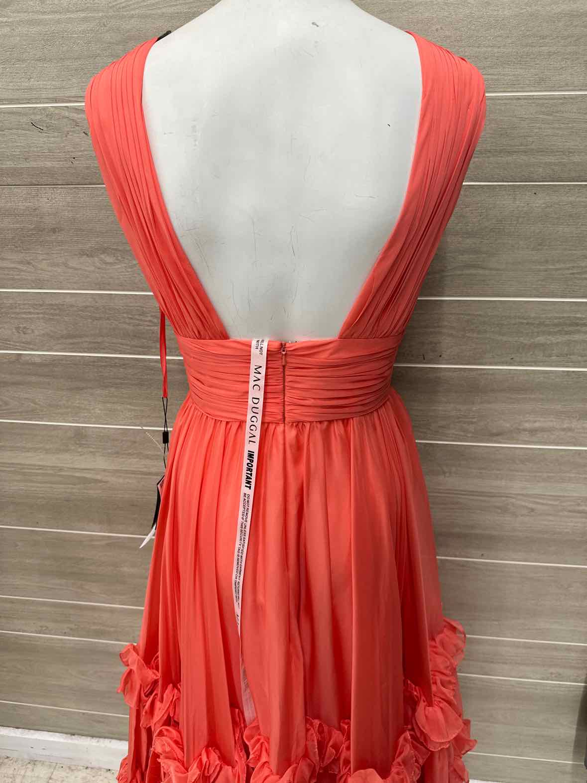 MAC DUGGAL Size 10 Coral Womens Gown/Evening Wear