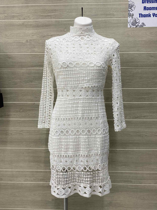 White Womens Size 6 Dress