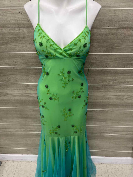 Size 1/2 Green Womens Gown/Evening Wear
