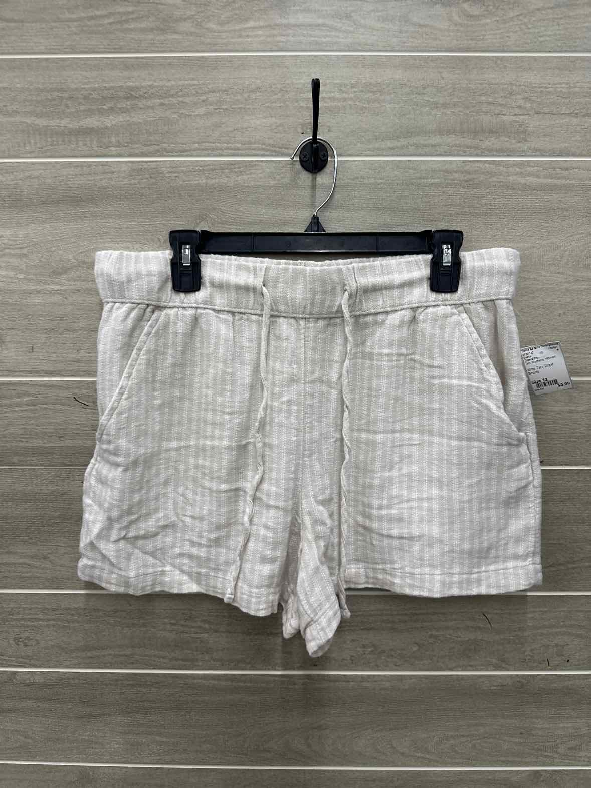 Time & Tru Size 12 Tan Womens Shorts