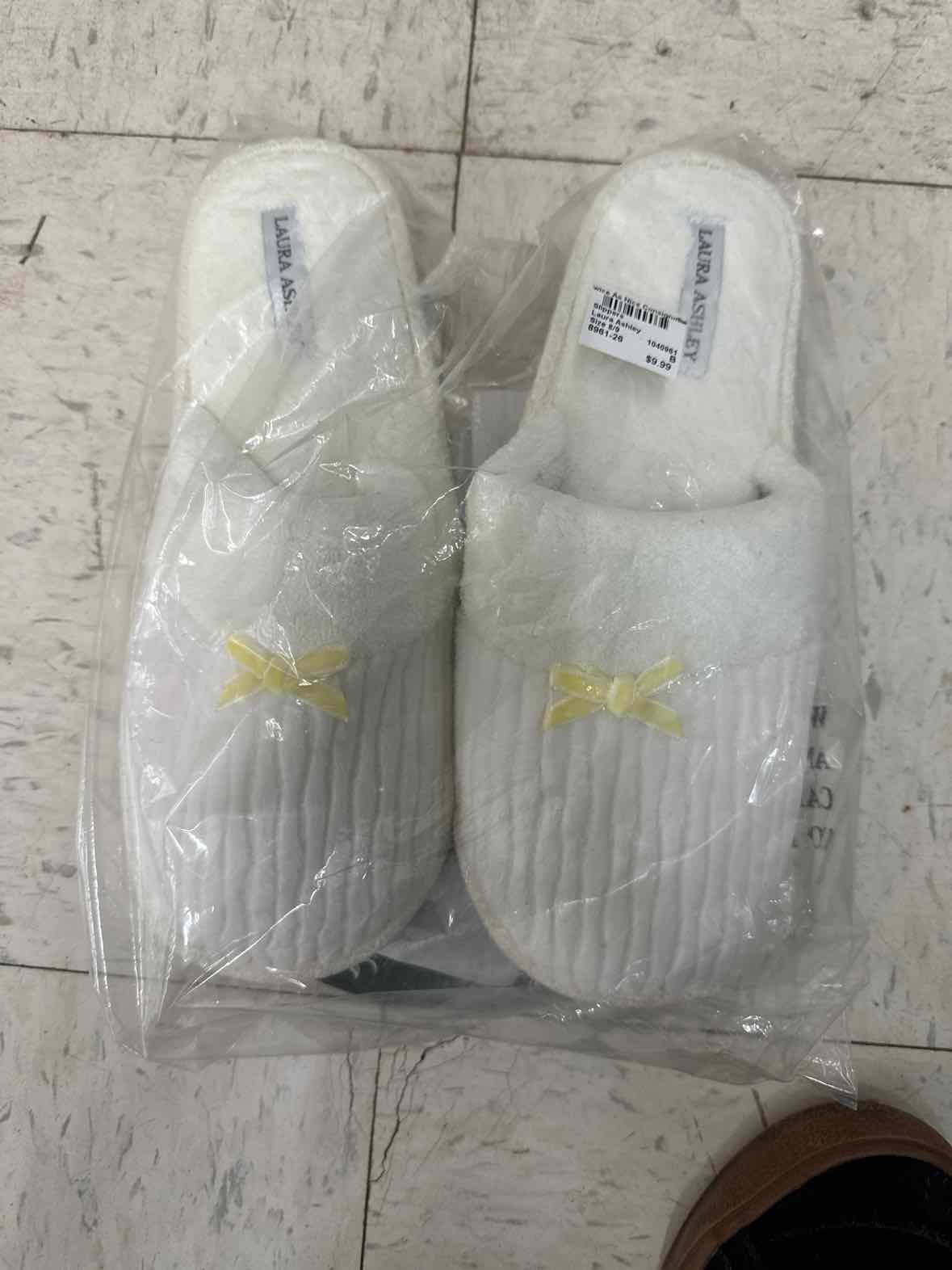 Laura Ashley US Shoe Size 8/9 Cream Womens Slippers