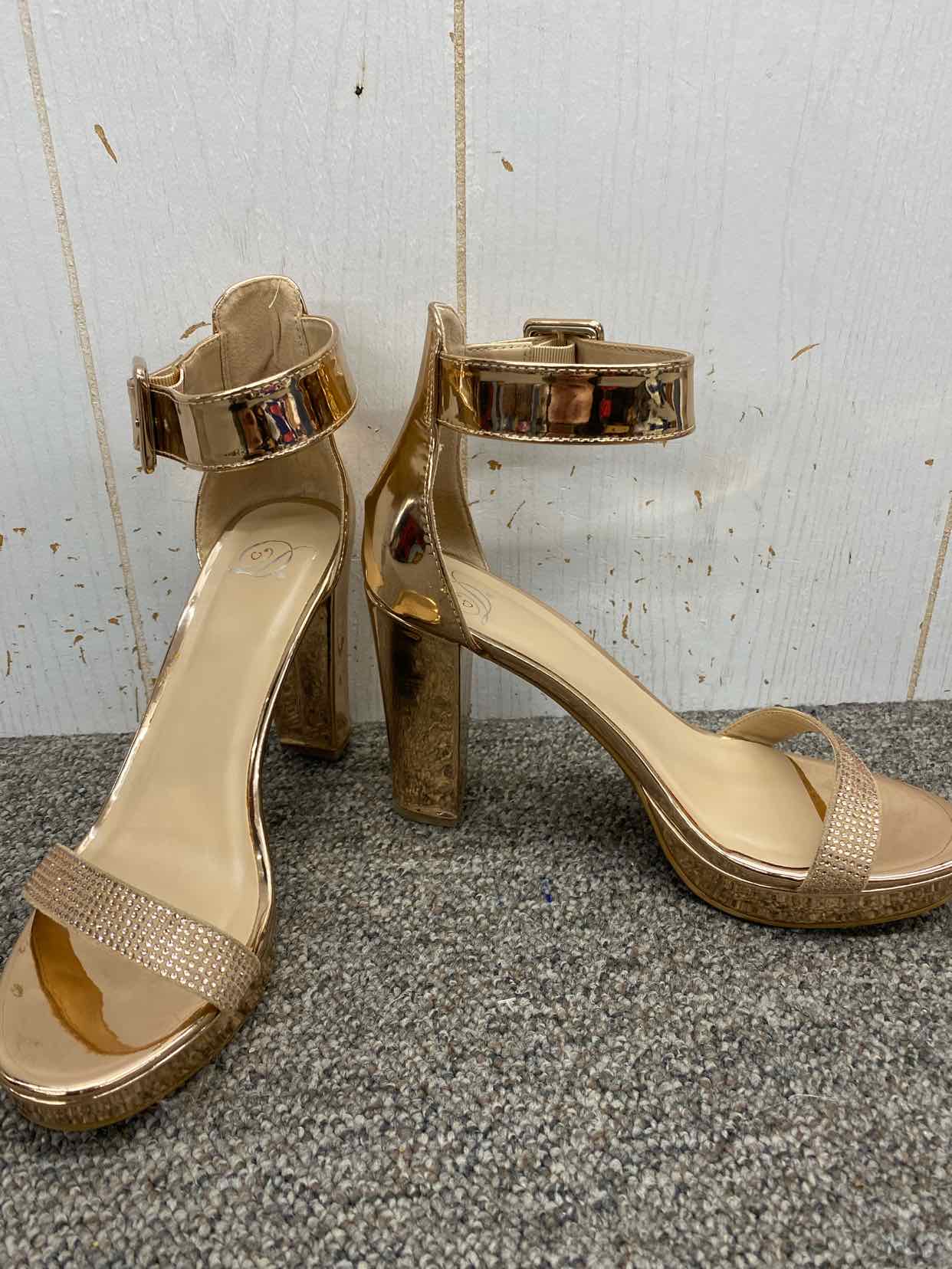 Gold Womens Size 8.5 Sandals