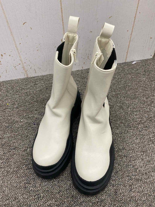 Wild Pair Cream Womens Size 6 Boots