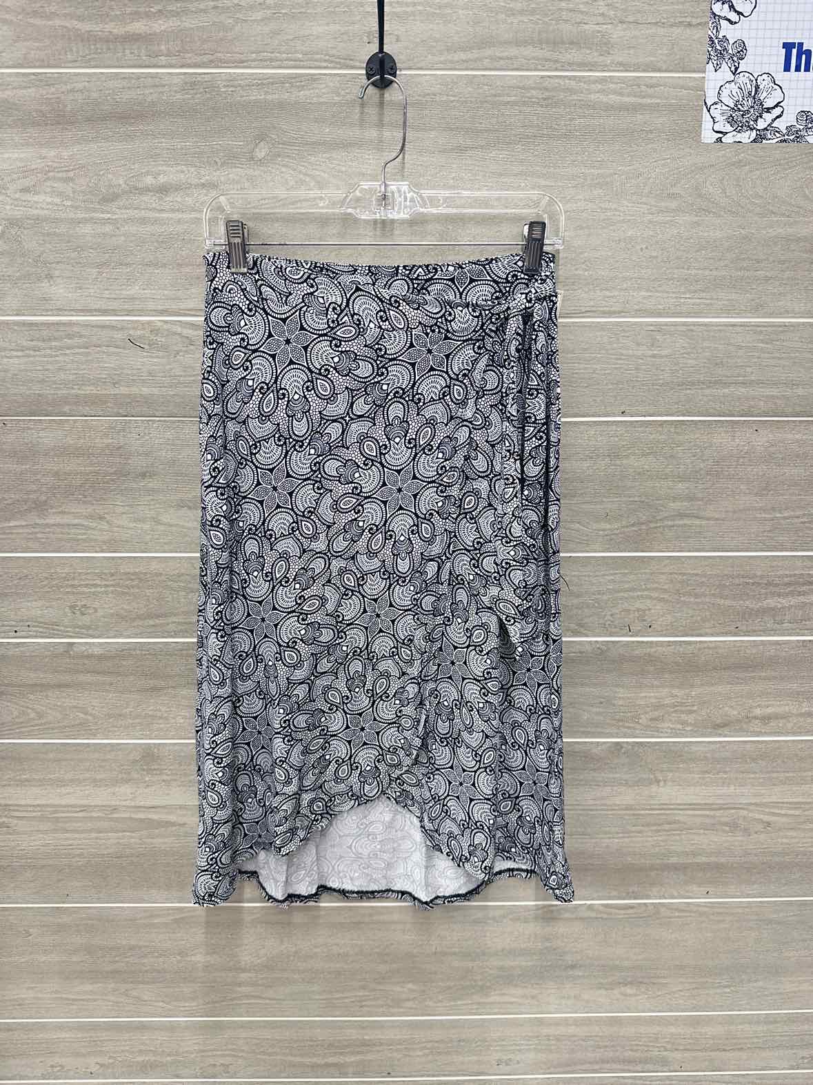 Adrienne Vittadini Size 6 Black Womens Skirt