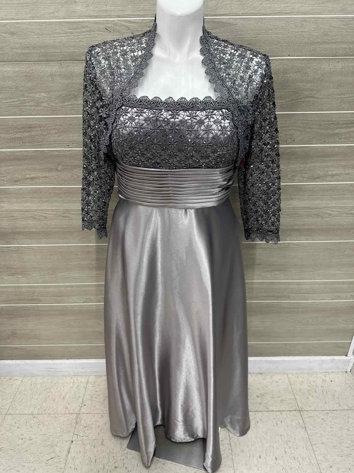 Cachet Size 14 Silver Womens Gown/Evening Wear