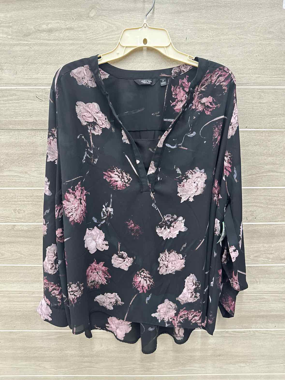 Simply Vera Size 2X Black Plus Shirt