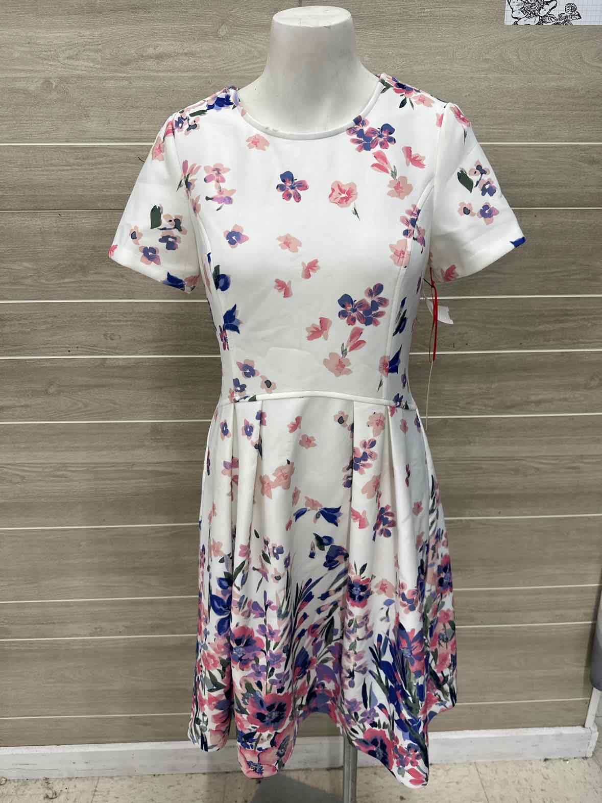 ELLE Size 6 White Womens Dress