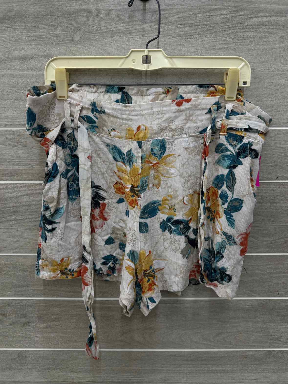 Maurices Cream Womens Size 12 Shorts