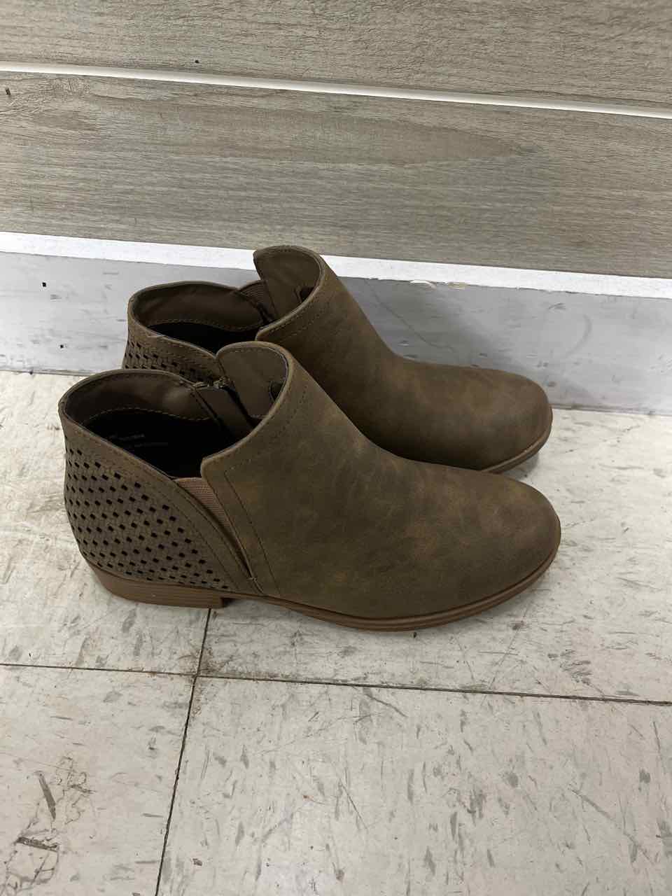 MIA Girls Size 3 Shoes/Boots
