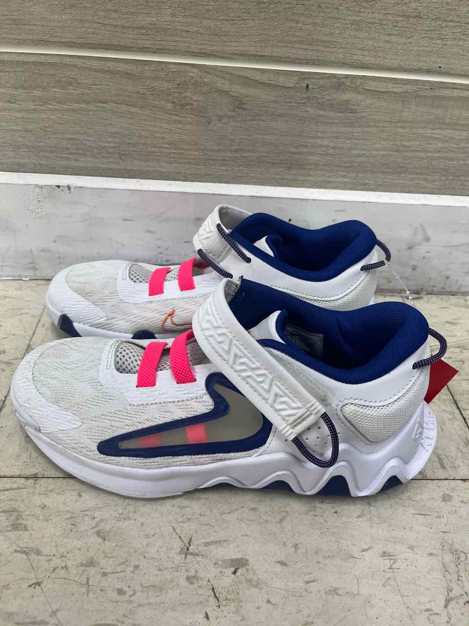 Nike Girls Size 2.5 Shoes/Boots