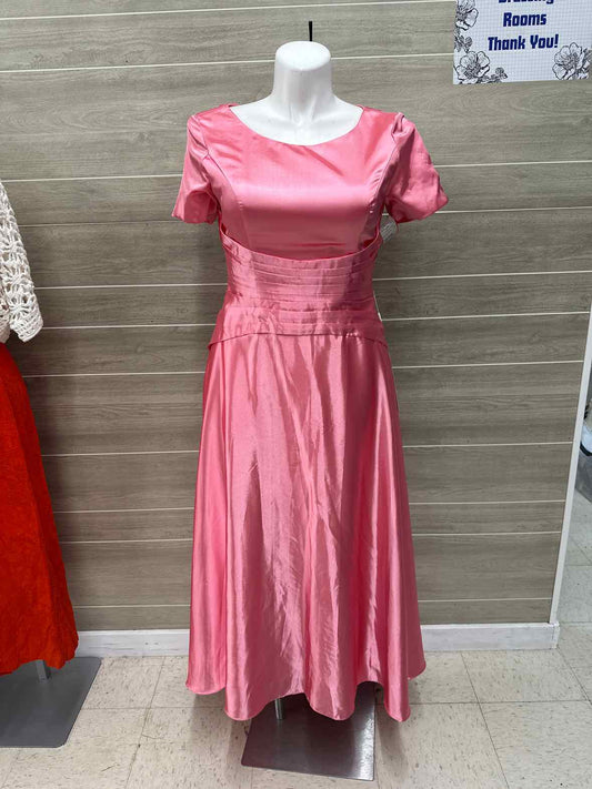 Size 12/14 Pink Womens Gown/Evening Wear