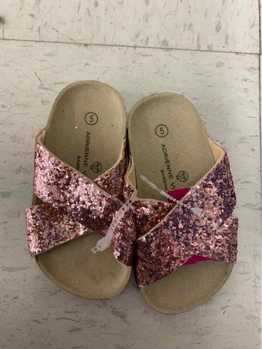 Adrienne Vittadini Girls Size 5 Shoes/Boots