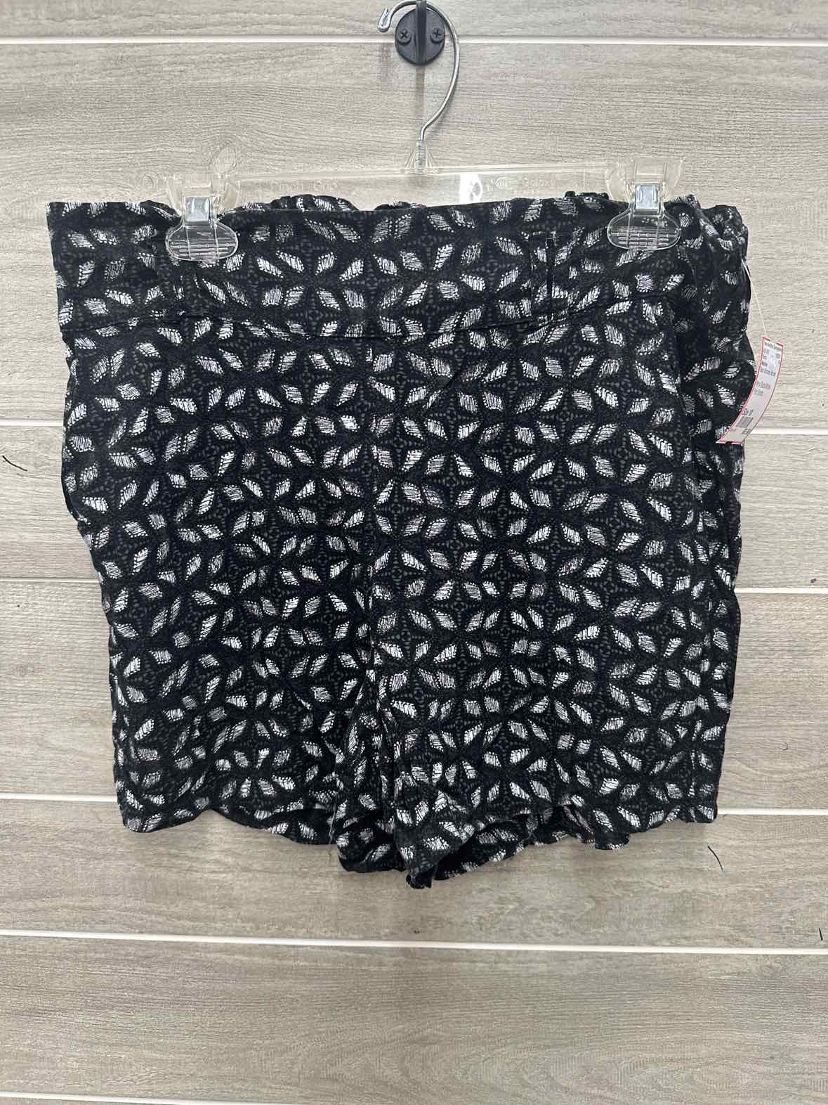 Maurices Size 10 Black Womens Shorts